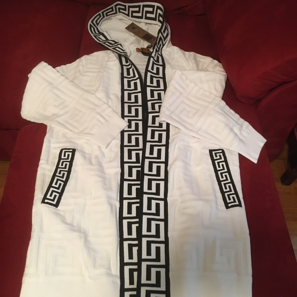 Prestige hooded long sleeve cable knit sweater. Size 2XL. New. Authentic.